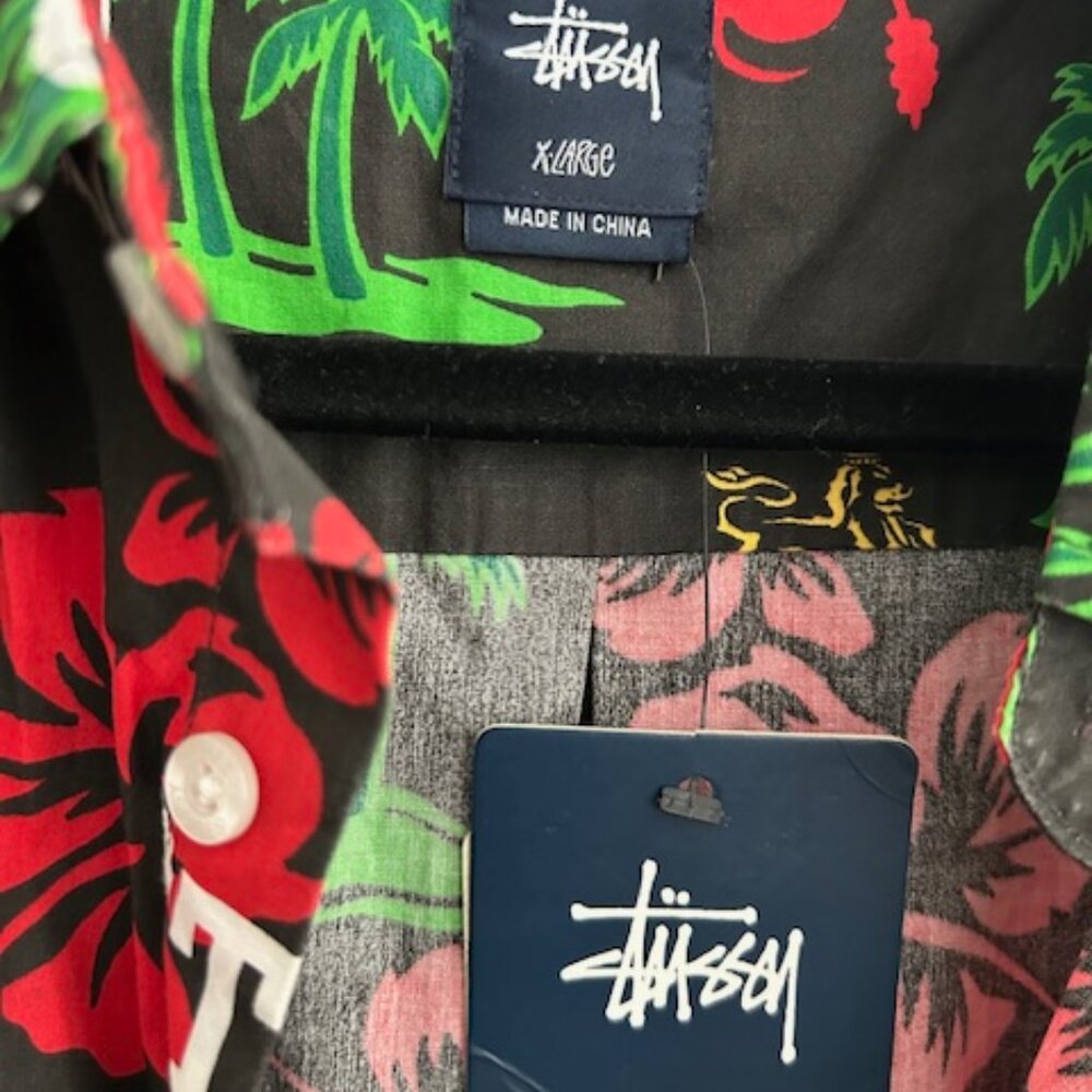 Stussy men's XL Black Red Green Hawaiian shirt NWT - Picture 3 of 3